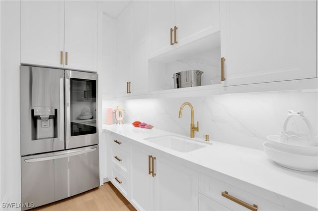 3110 Leeward LN, Naples, FL 34103