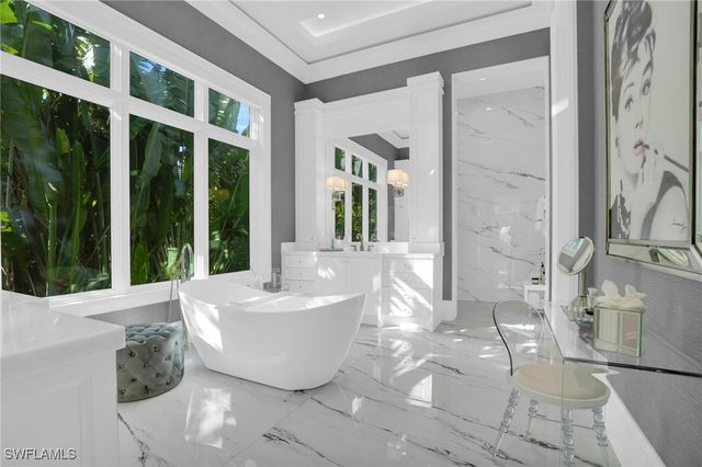 3110 Leeward LN, Naples, FL 34103