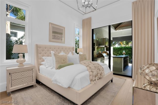 3110 Leeward LN, Naples, FL 34103