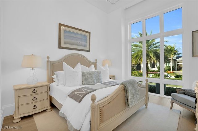 3110 Leeward LN, Naples, FL 34103