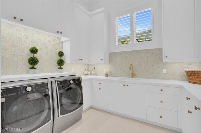 3110 Leeward LN, Naples, FL 34103