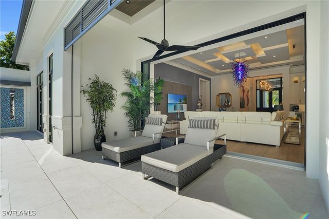 3110 Leeward LN, Naples, FL 34103