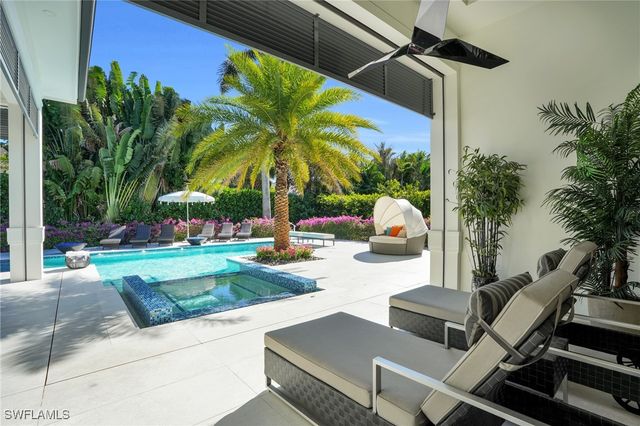 3110 Leeward LN, Naples, FL 34103