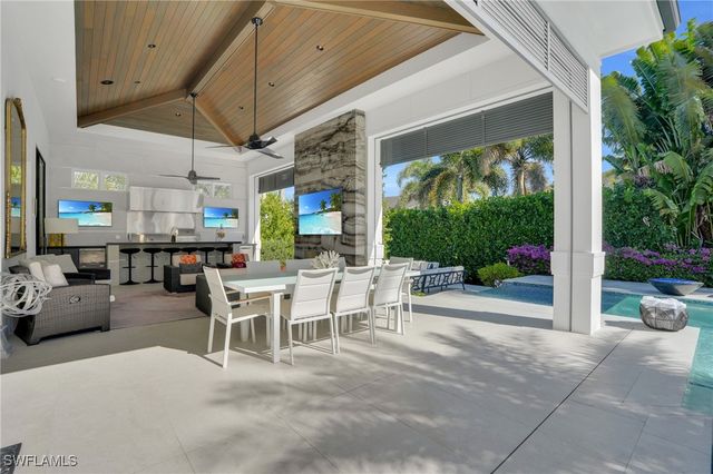 3110 Leeward LN, Naples, FL 34103