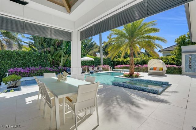 3110 Leeward LN, Naples, FL 34103