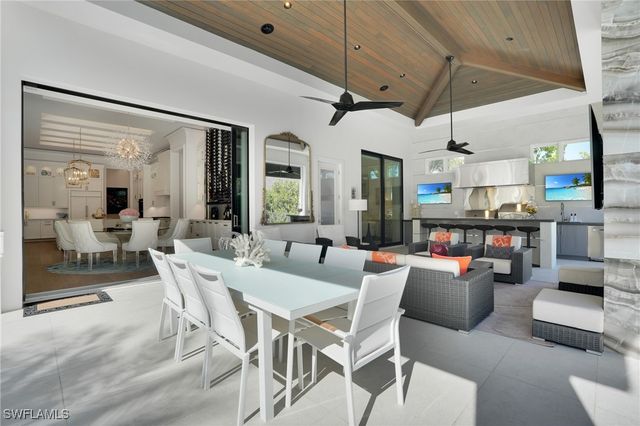 3110 Leeward LN, Naples, FL 34103