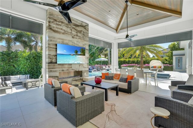 3110 Leeward LN, Naples, FL 34103