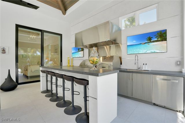 3110 Leeward LN, Naples, FL 34103