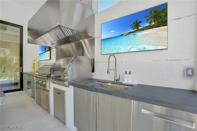 3110 Leeward LN, Naples, FL 34103