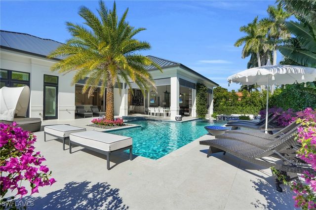 3110 Leeward LN, Naples, FL 34103