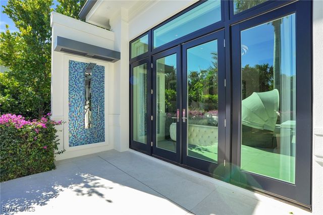 3110 Leeward LN, Naples, FL 34103