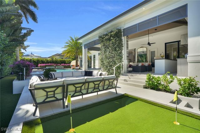 3110 Leeward LN, Naples, FL 34103