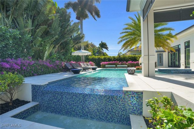 3110 Leeward LN, Naples, FL 34103