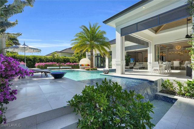 3110 Leeward LN, Naples, FL 34103