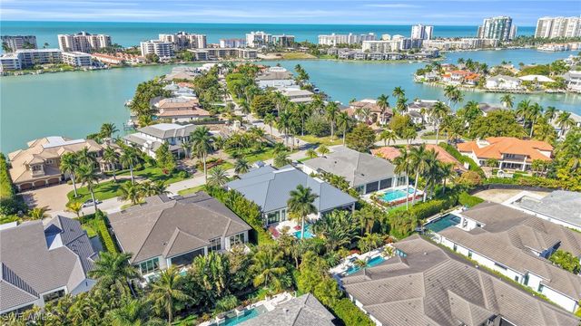 3110 Leeward LN, Naples, FL 34103