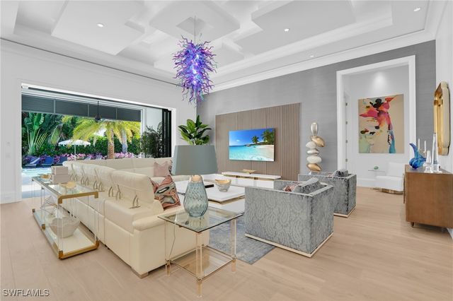 3110 Leeward LN, Naples, FL 34103