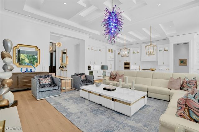 3110 Leeward LN, Naples, FL 34103