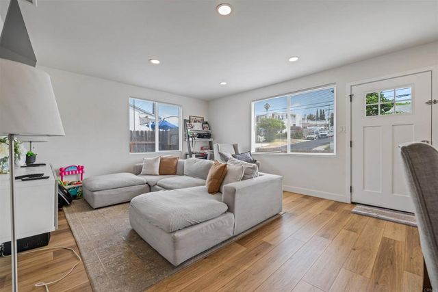 2624 Comstock Street, San Diego, CA 92111
