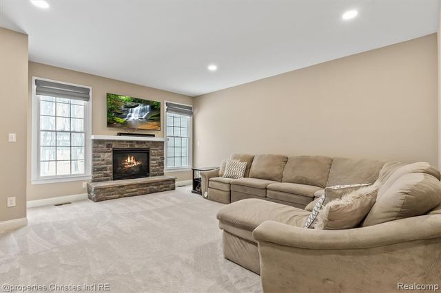 24910 Reeds Pointe Drive, Novi, MI 48374