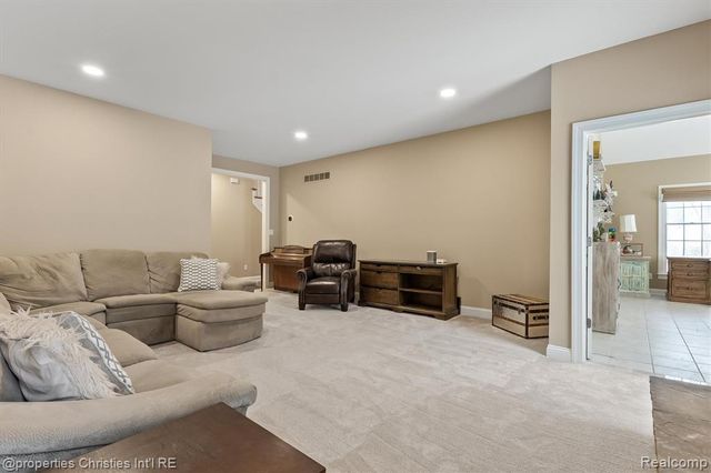 24910 Reeds Pointe Drive, Novi, MI 48374