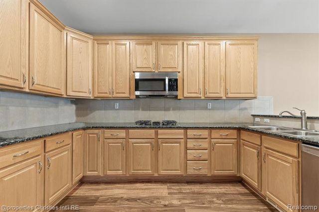 24910 Reeds Pointe Drive, Novi, MI 48374