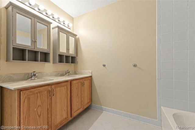 24910 Reeds Pointe Drive, Novi, MI 48374