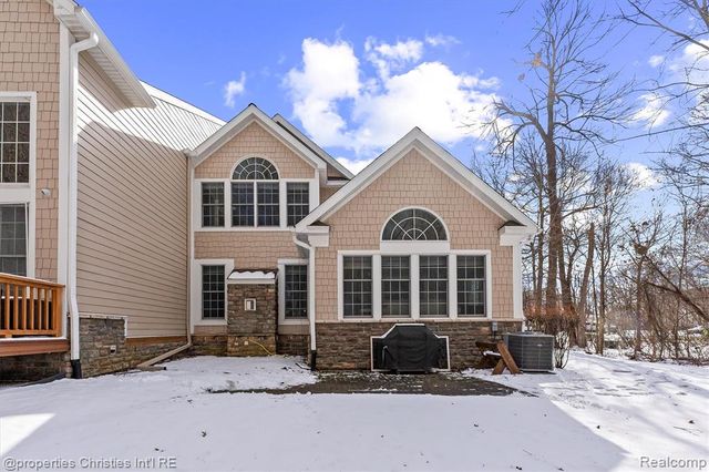 24910 Reeds Pointe Drive, Novi, MI 48374