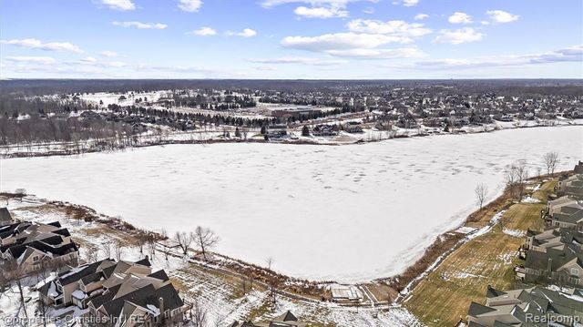 24910 Reeds Pointe Drive, Novi, MI 48374