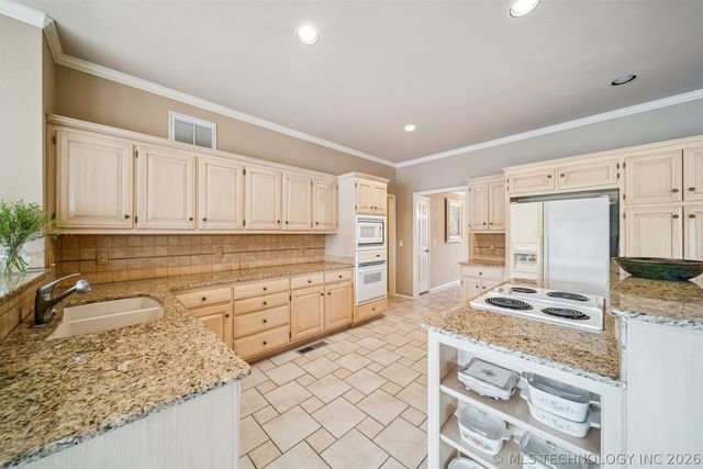 12231 S 18th Avenue E, Jenks, OK 74037