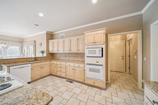 12231 S 18th Avenue E, Jenks, OK 74037