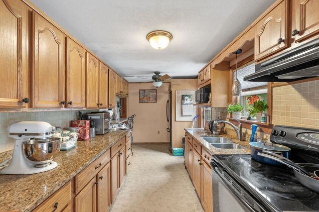 6 Marsh Ave, Salem, NH 03079