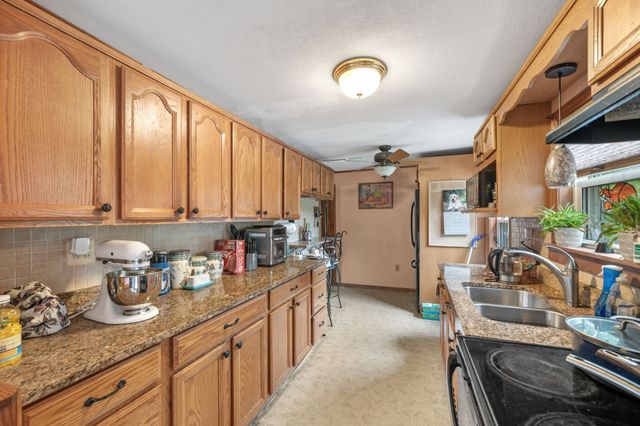 6 Marsh Ave, Salem, NH 03079
