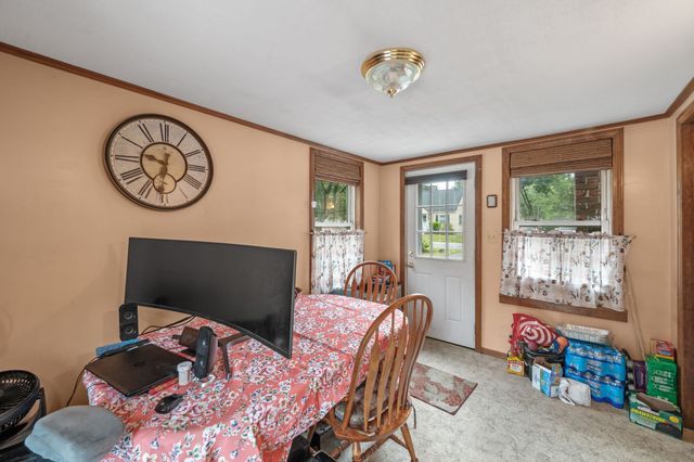 6 Marsh Ave, Salem, NH 03079