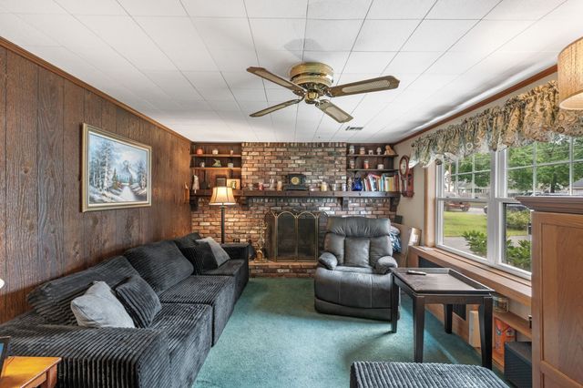 6 Marsh Ave, Salem, NH 03079