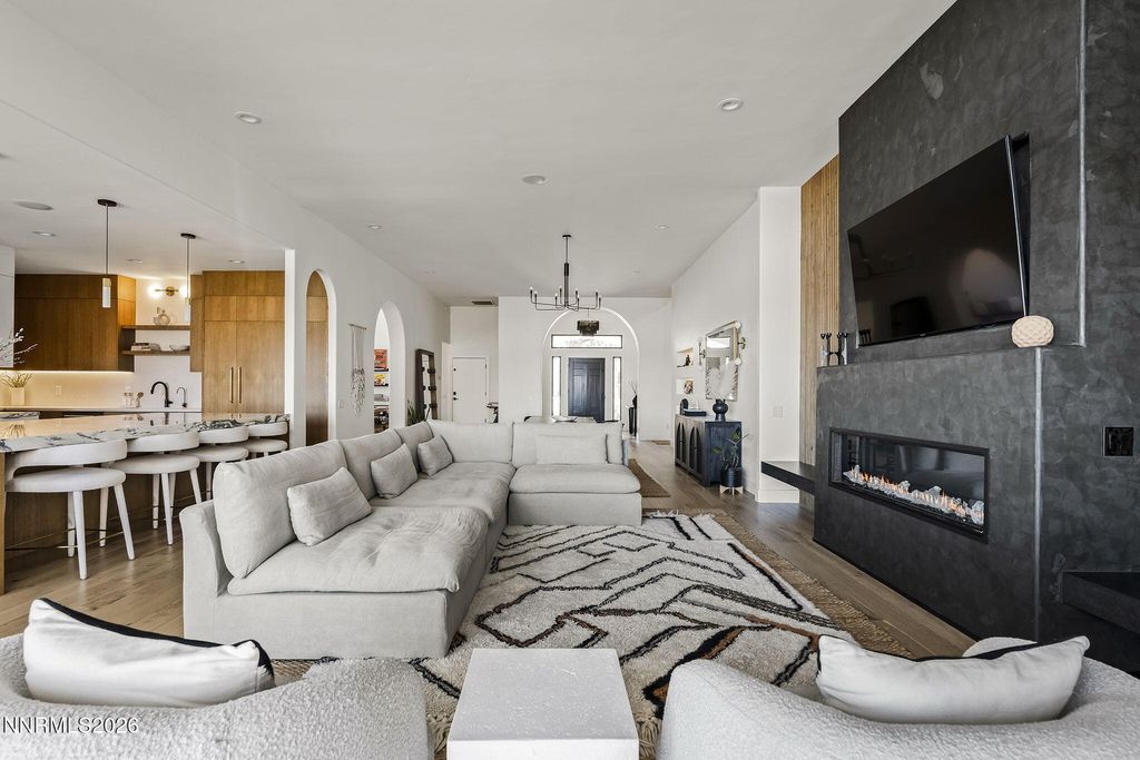 Image 11 of property listing at 4425 Dant Boulevard, Reno, NV 89509