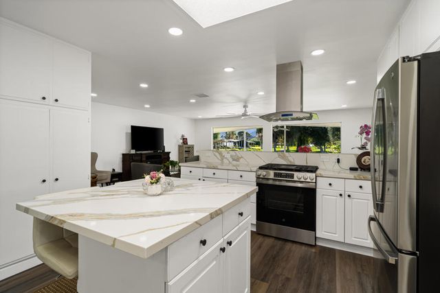 74 Via Minorca, Cathedral City, CA 92234