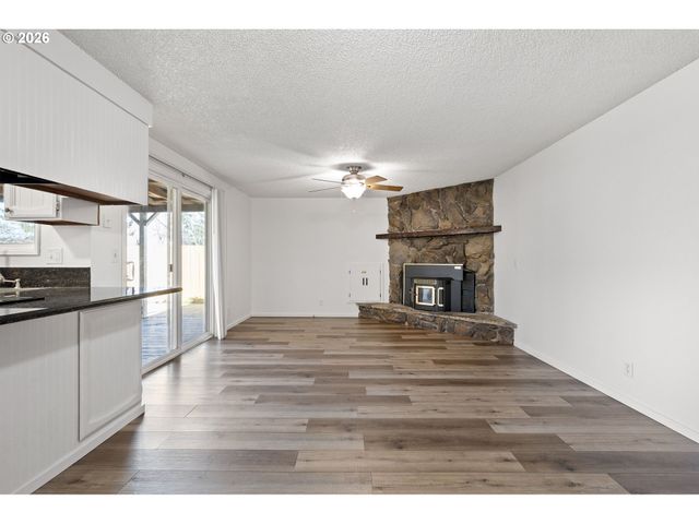 422 S 49TH Pl, Springfield, OR 97478