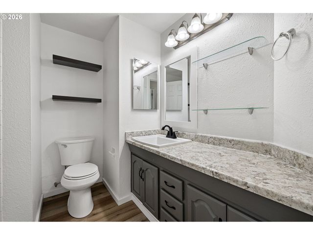 422 S 49TH Pl, Springfield, OR 97478