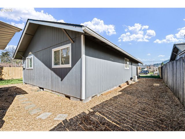 422 S 49TH Pl, Springfield, OR 97478