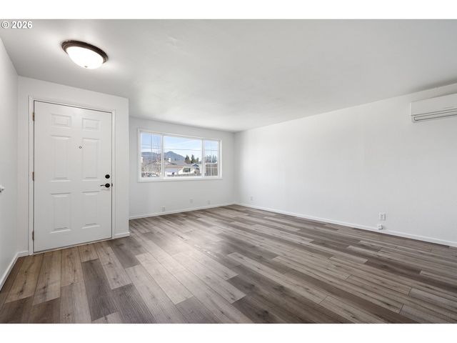 422 S 49TH Pl, Springfield, OR 97478