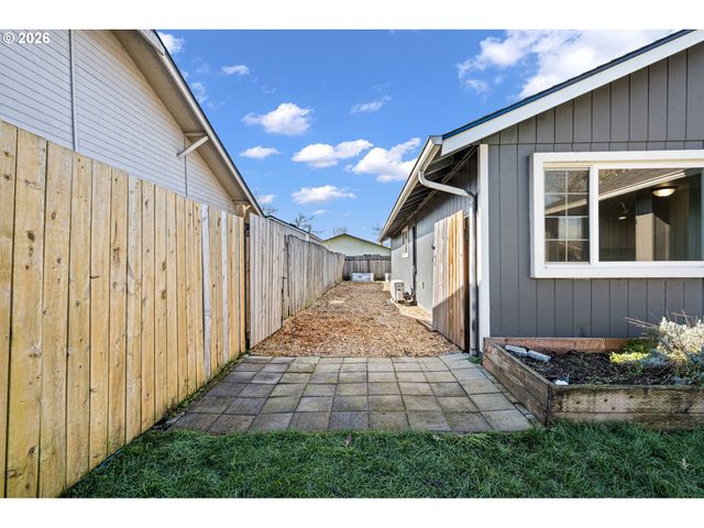 422 S 49TH Pl, Springfield, OR 97478