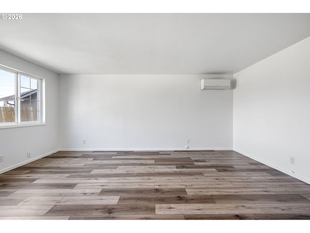 422 S 49TH Pl, Springfield, OR 97478