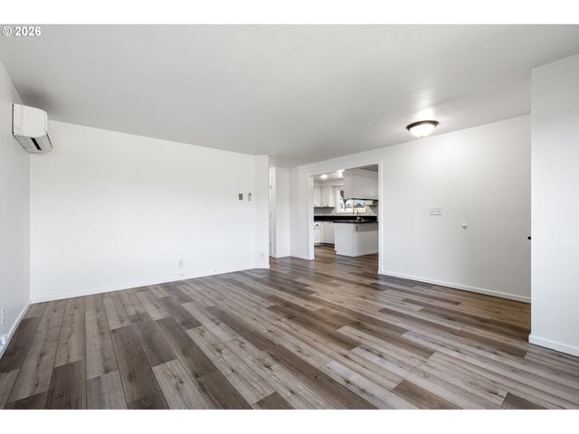 422 S 49TH Pl, Springfield, OR 97478