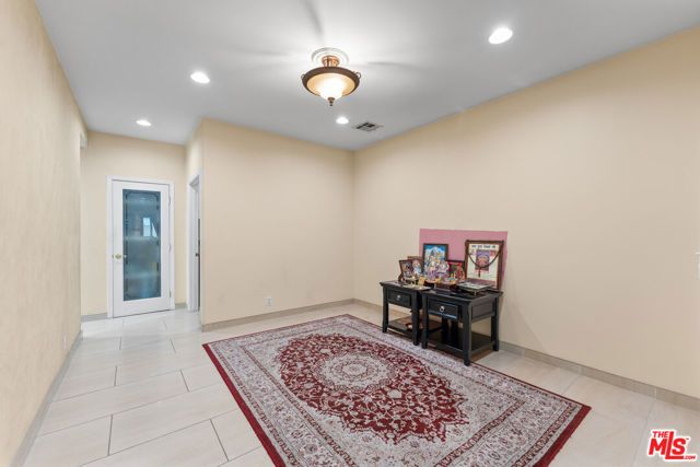 3332 Tilden Avenue, Los Angeles, CA 90034