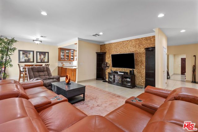 3332 Tilden Avenue, Los Angeles, CA 90034