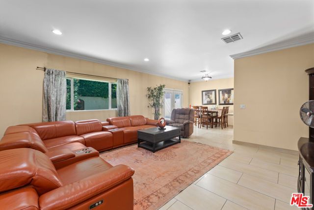 3332 Tilden Avenue, Los Angeles, CA 90034