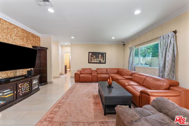 3332 Tilden Avenue, Los Angeles, CA 90034