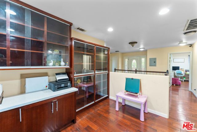 3332 Tilden Avenue, Los Angeles, CA 90034