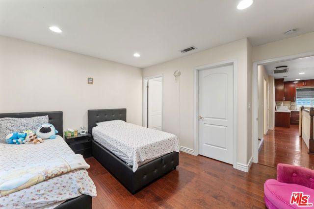 3332 Tilden Avenue, Los Angeles, CA 90034