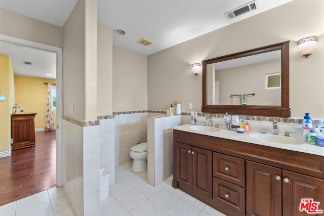 3332 Tilden Avenue, Los Angeles, CA 90034